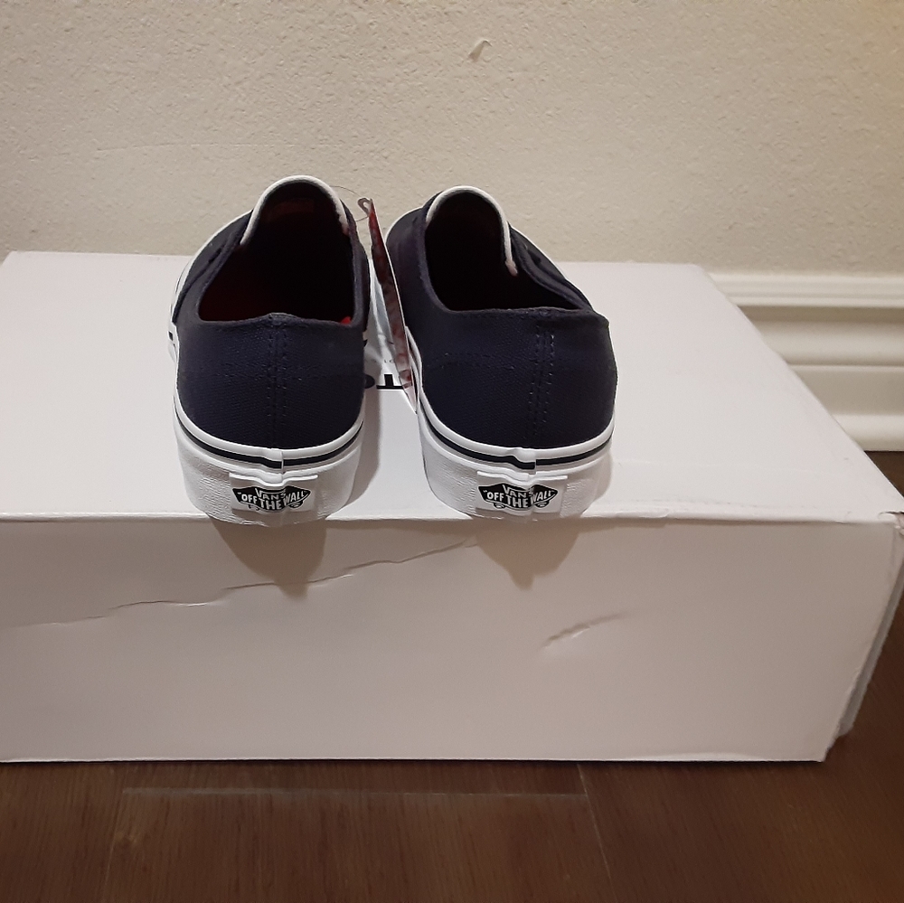 Vans - Picture 2 of 4